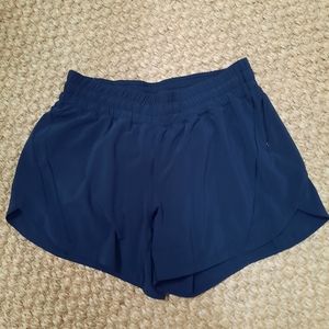 Lululemon mid-rise lined short 5" size 10